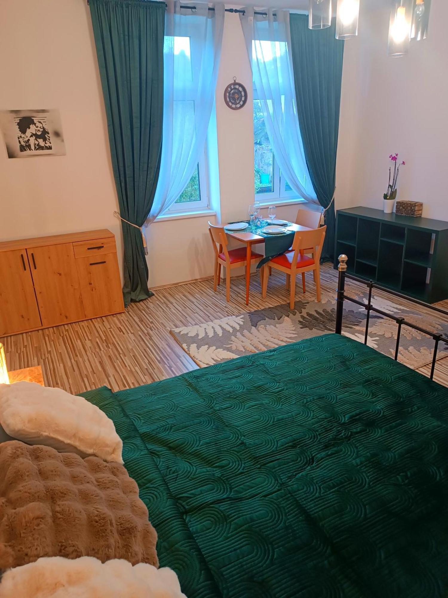 Family Apartments Center Of Muerzzuschlag Bagian luar foto